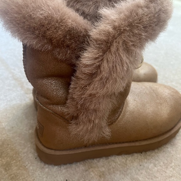 Women’s Ugg’s size 6 - Picture 3 of 6
